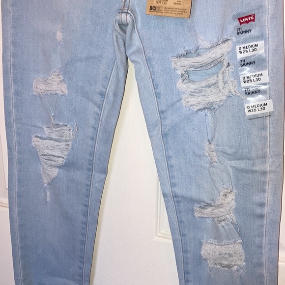 NWT Levi's 711 Hypersoft Ripped Jeans 25 MSRP $69.50 - Picture 5 of 8